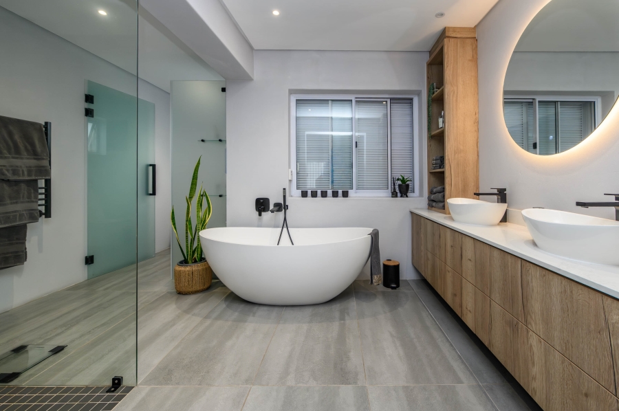 4 Bedroom Property for Sale in Summerstrand Eastern Cape